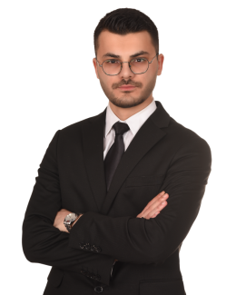 Efe Özlü